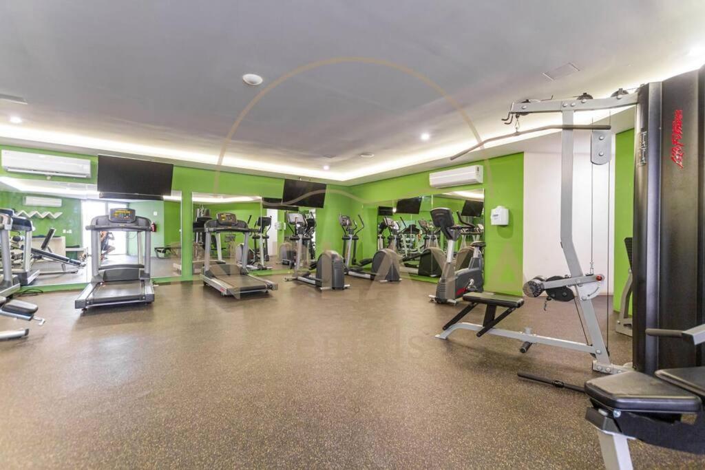 Luxury Condo, Hab Privada 100mb Ac Gym Pool Cine